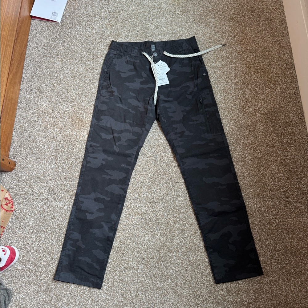 Vuori women’s rip stop Black Camouflage Pants, brand new with tags
